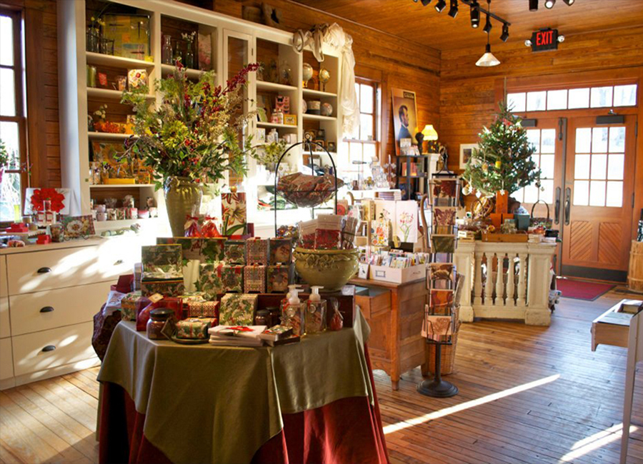 holiday-events-museum-store